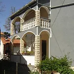 5 * Kukljica