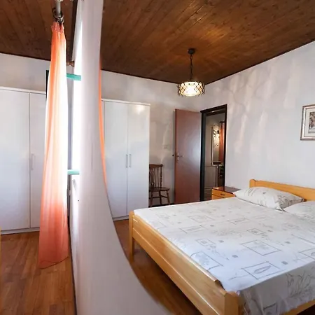 Apartment 5 *