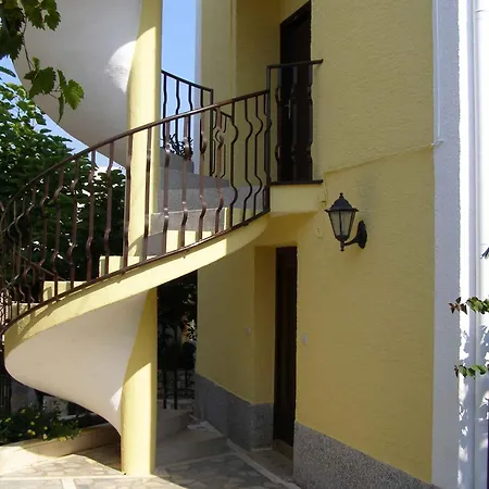 5 Διαμέρισμα *