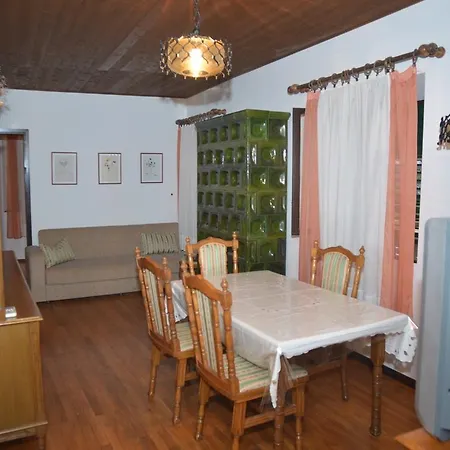 Διαμέρισμα 5 *