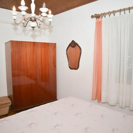Apartment 5